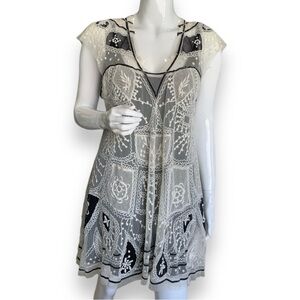 MOULINETTE SOEURS LACE EMBROIDERED DRESS OVER BLACK SLIP DRESS. WOMEN’S SIZE M